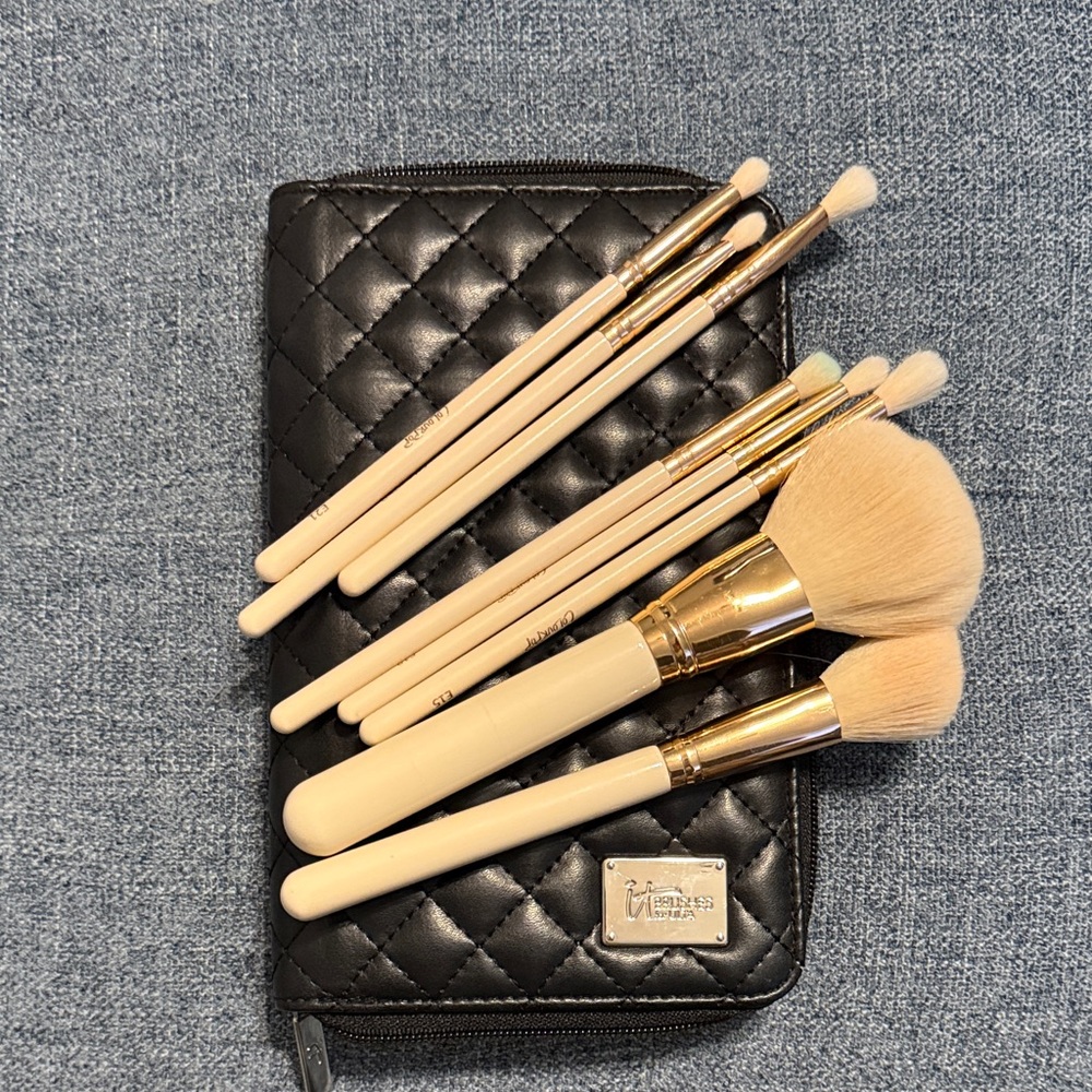 Colourpop Makeup Brush Set with IT Cosmetics Case